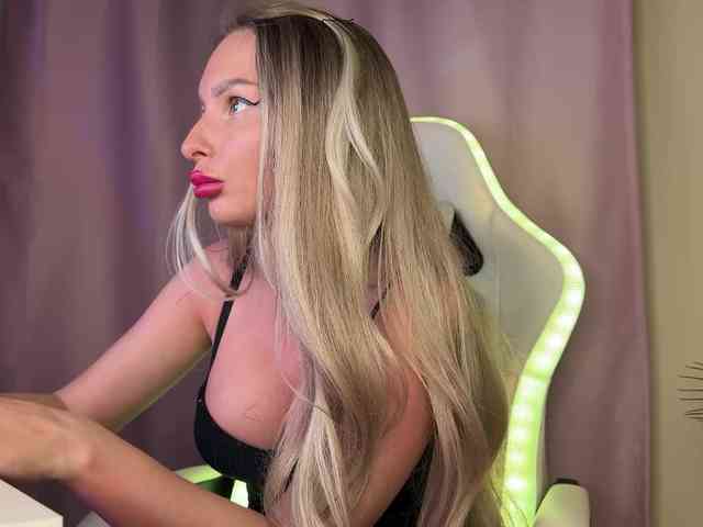 GoldPussy69 webcam