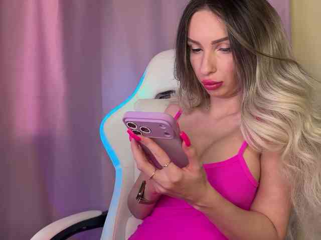 GoldPussy69 webcam