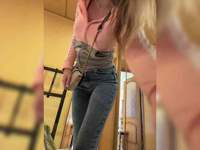 GoldPussy69 webcam