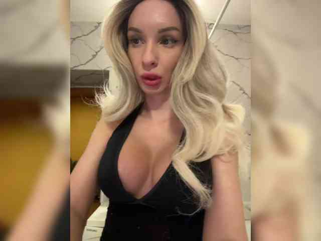 GoldPussy69 webcam