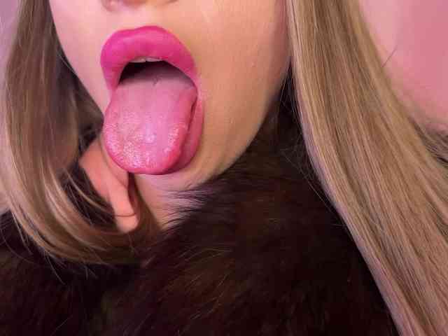 GoldPussy69 webcam