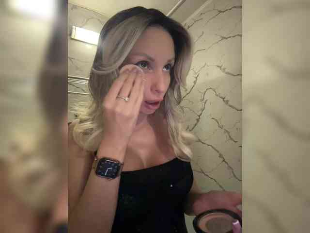 GoldPussy69 webcam