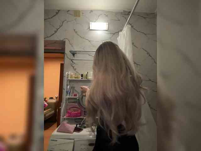 GoldPussy69 webcam