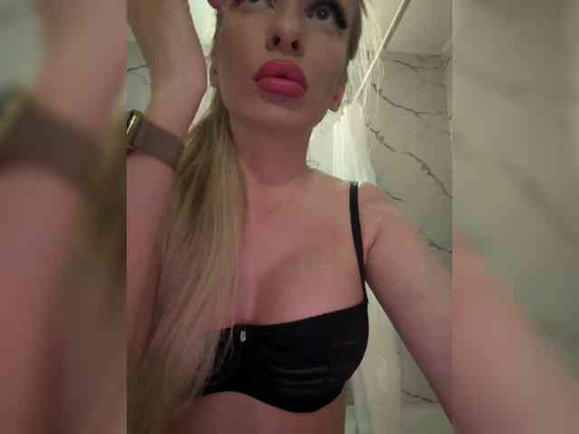 GoldPussy69 webcam