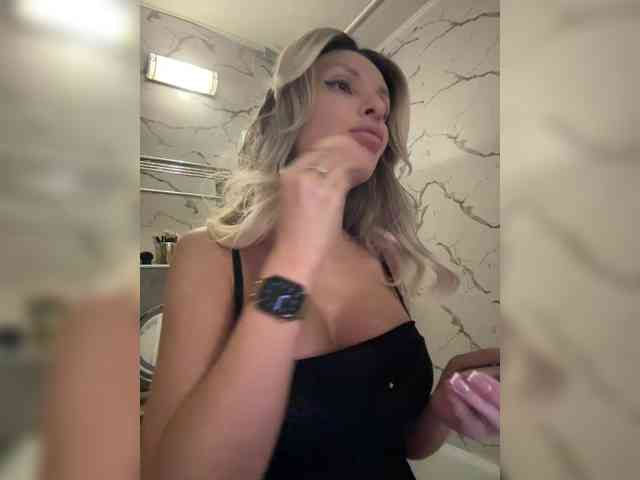 GoldPussy69 webcam