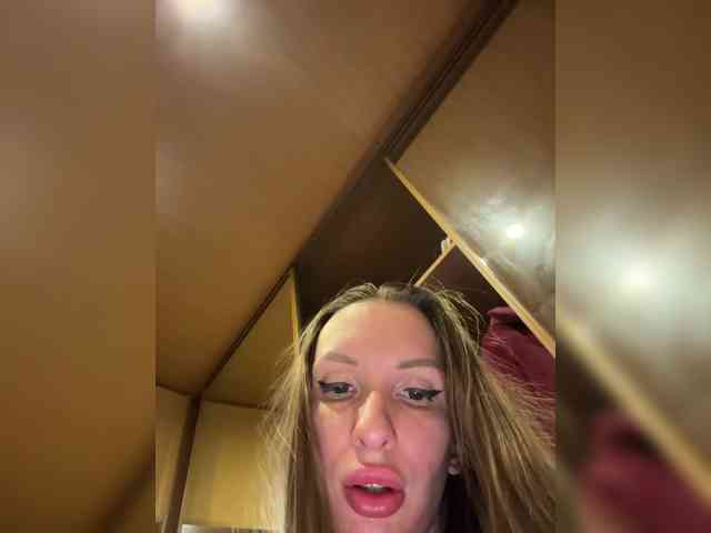 GoldPussy69 webcam