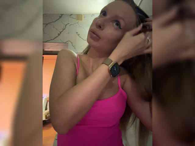 GoldPussy69 webcam