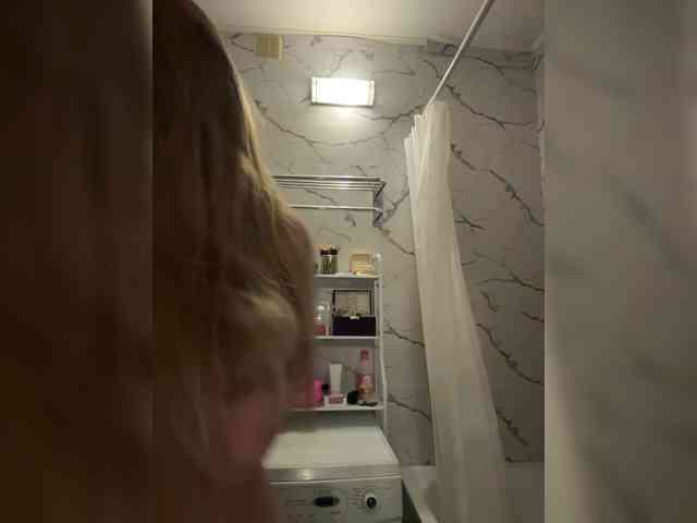 GoldPussy69 webcam