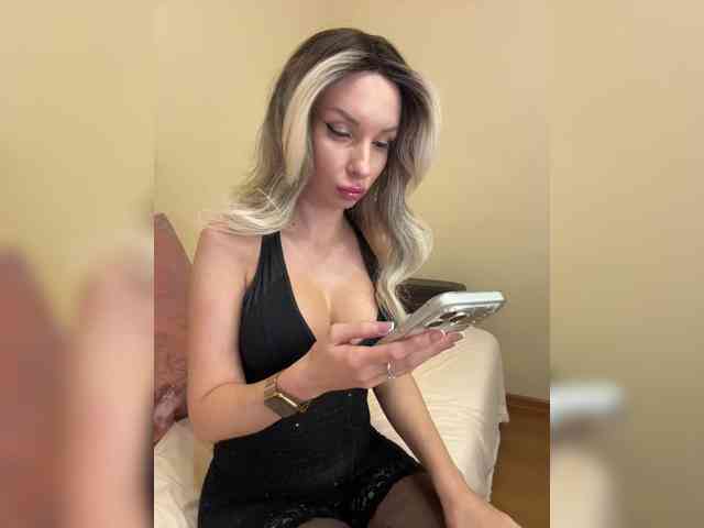 Model: GoldPussy69