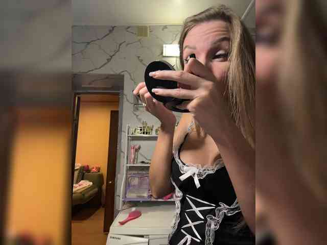 GoldPussy69 webcam