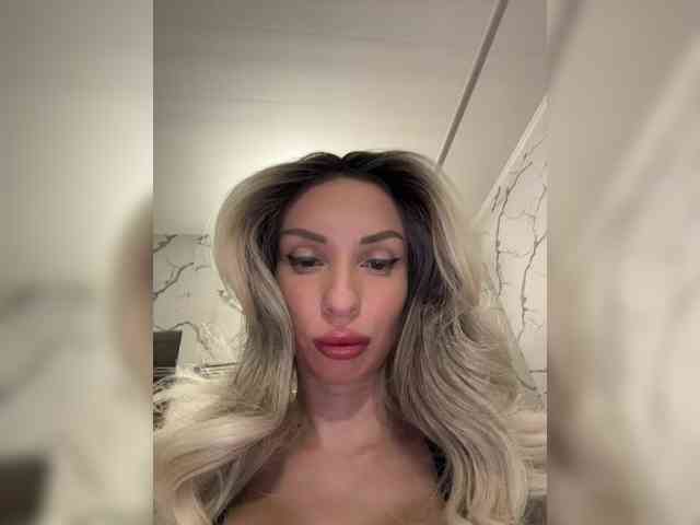 GoldPussy69 webcam