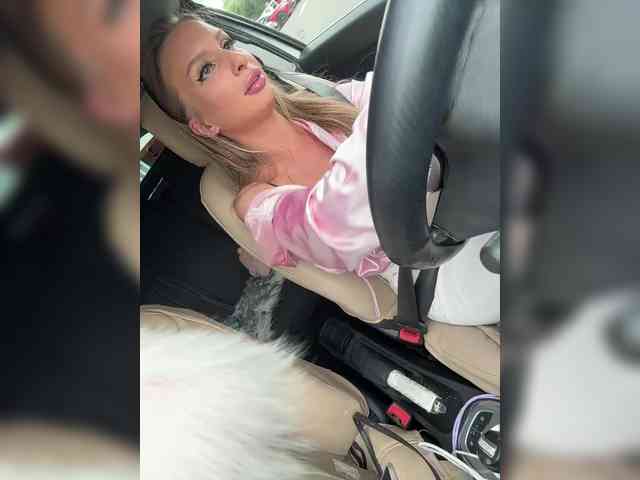 GoldPussy69 webcam