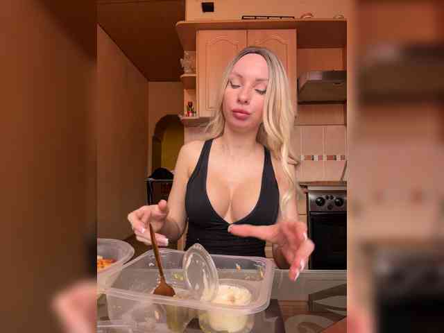 Model: GoldPussy69