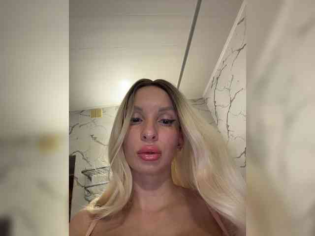 GoldPussy69 webcam