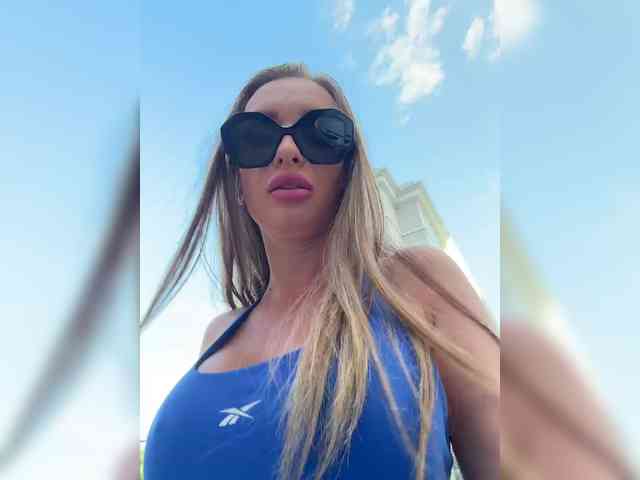 Model: GoldPussy69
