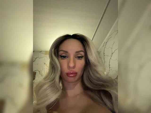 GoldPussy69 webcam