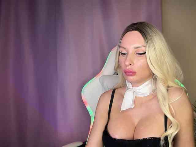 GoldPussy69 webcam