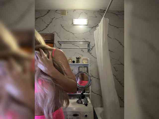 GoldPussy69 webcam