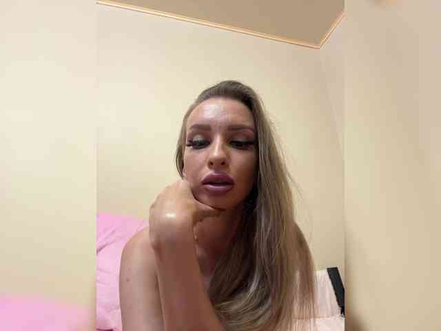 GoldPussy69 webcam