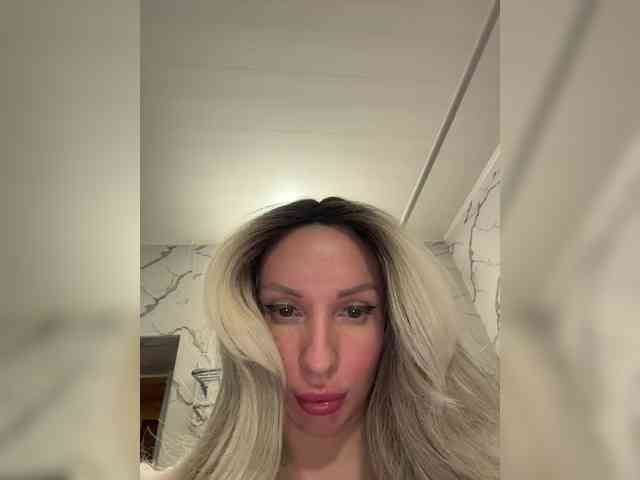 GoldPussy69 webcam