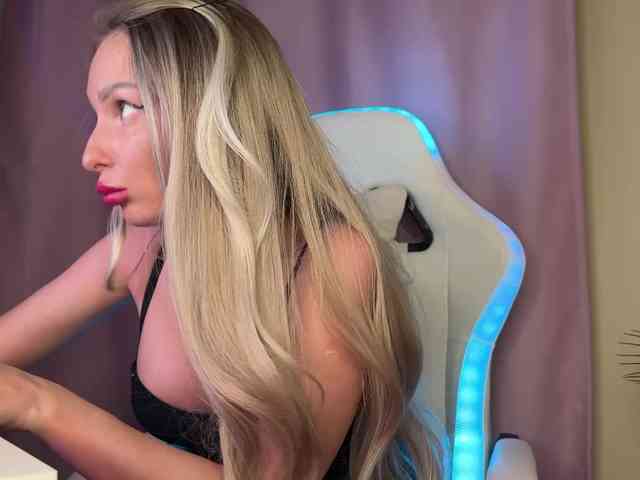 GoldPussy69 webcam