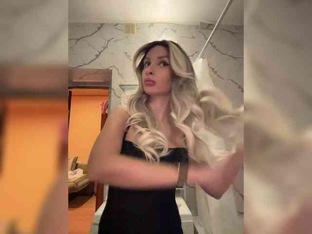 GoldPussy69 webcam