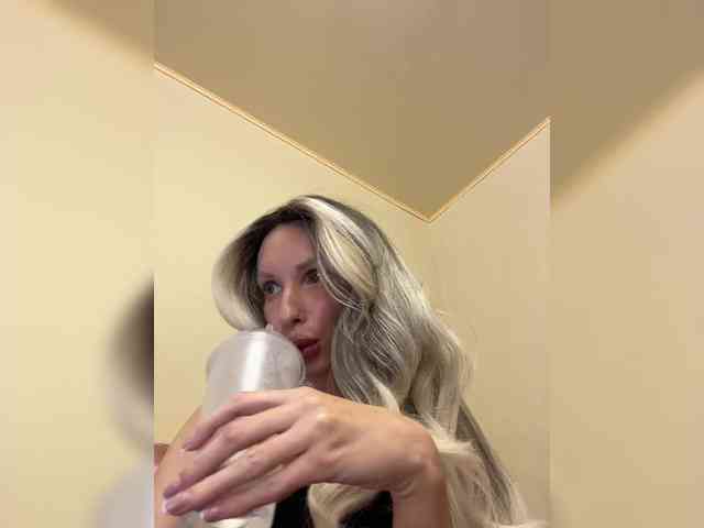 GoldPussy69 webcam