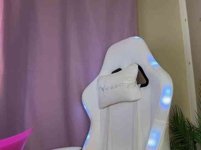 GoldPussy69 webcam