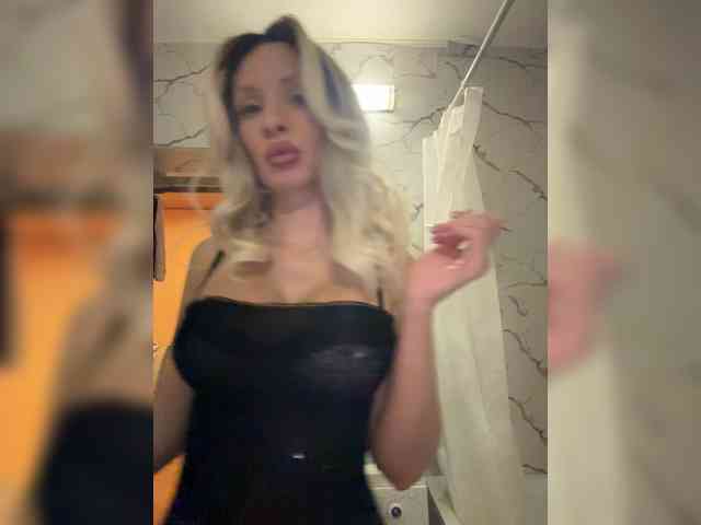 GoldPussy69 webcam
