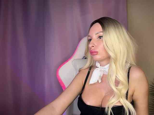 GoldPussy69 webcam