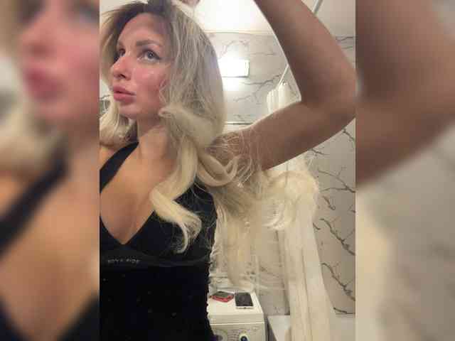 GoldPussy69 webcam