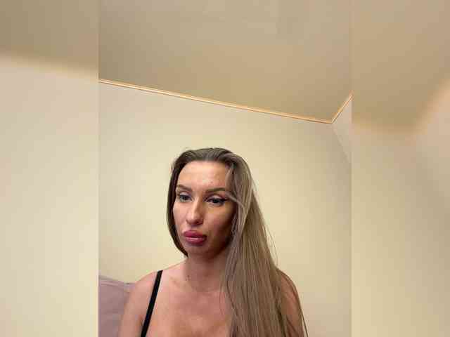 GoldPussy69 webcam