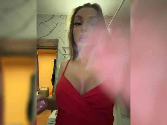Model: GoldPussy69