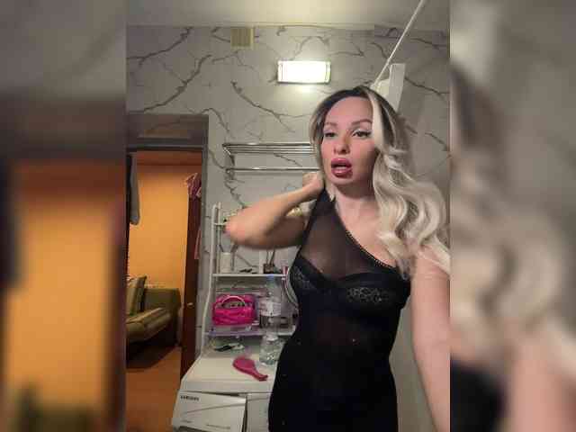 Model: GoldPussy69
