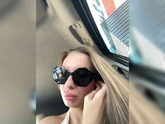 GoldPussy69 webcam
