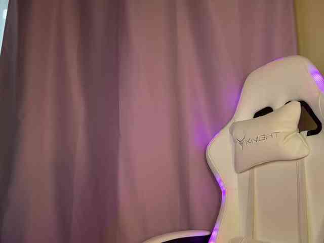 GoldPussy69 webcam