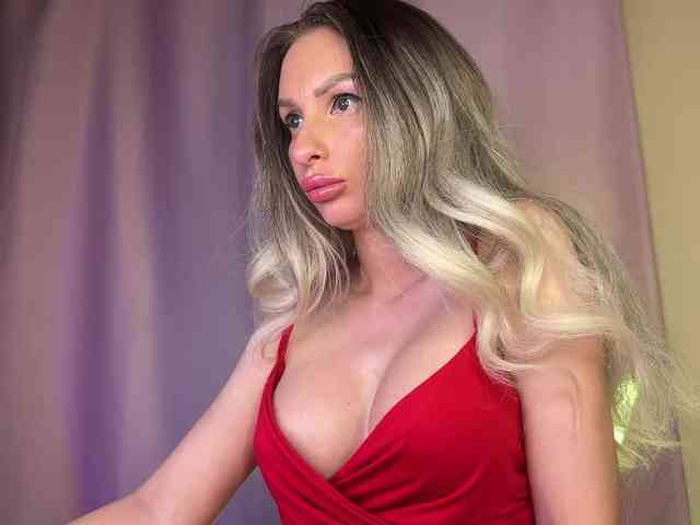 Model: GoldPussy69