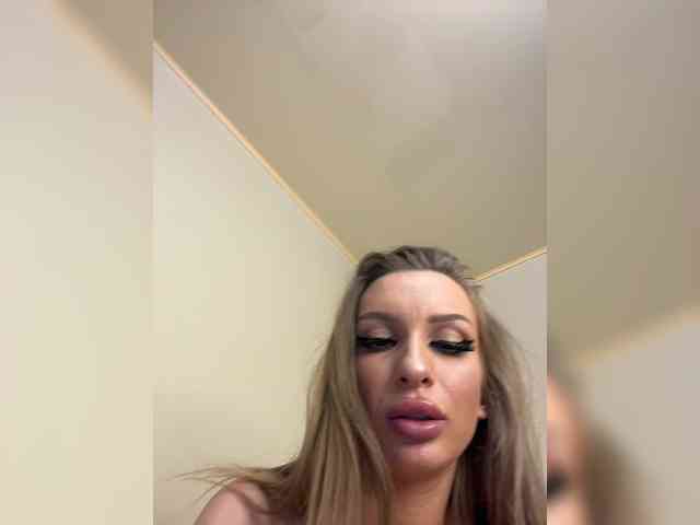 GoldPussy69 webcam