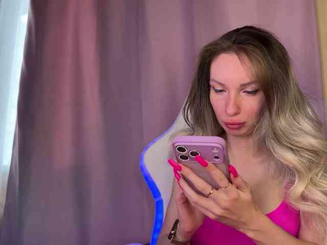 GoldPussy69 webcam
