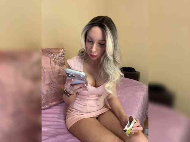 GoldPussy69 webcam