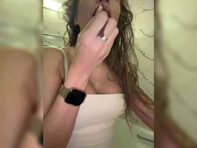 GoldPussy69 webcam