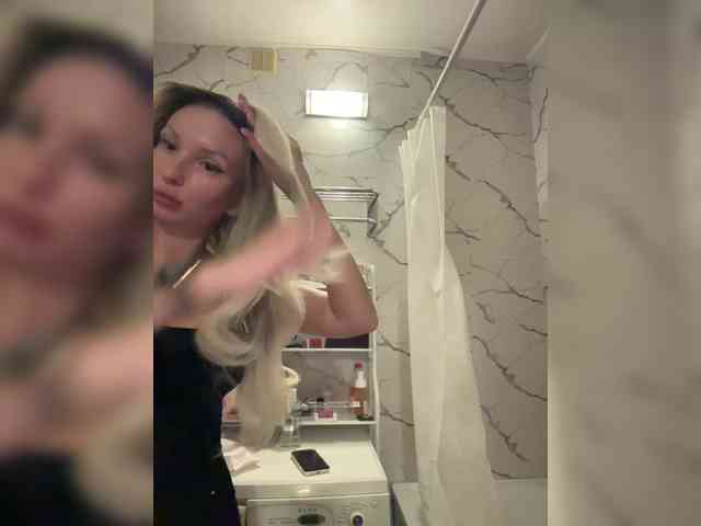 Model: GoldPussy69