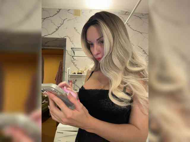 GoldPussy69 webcam