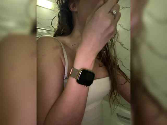 GoldPussy69 webcam