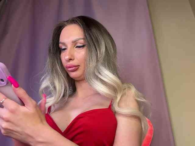 GoldPussy69 webcam