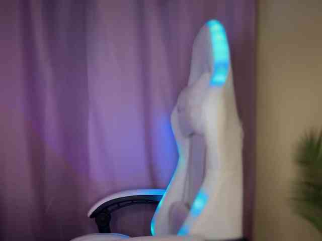 GoldPussy69 webcam