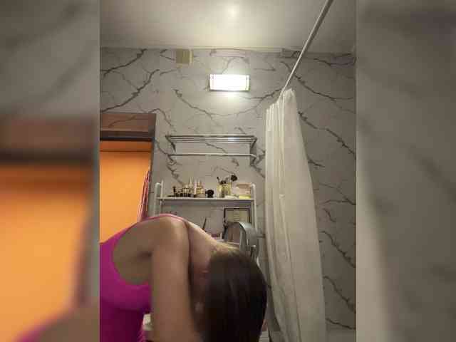 GoldPussy69 webcam