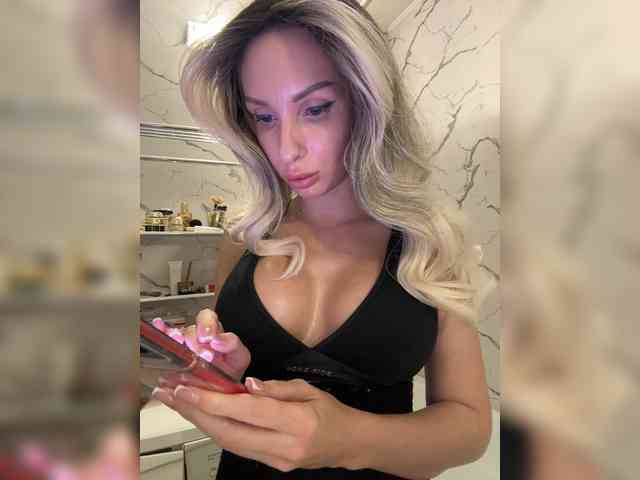 GoldPussy69 webcam