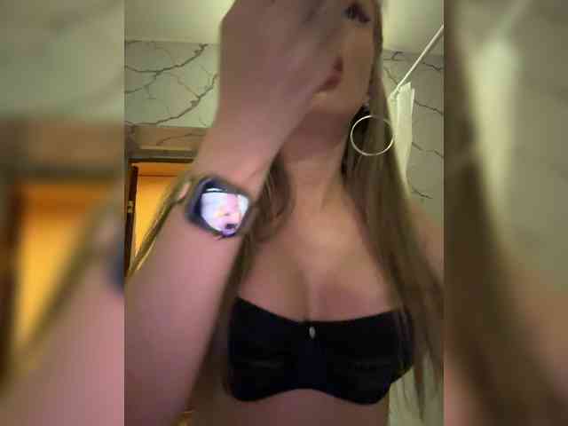 GoldPussy69 webcam