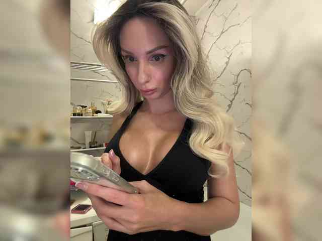 GoldPussy69 webcam